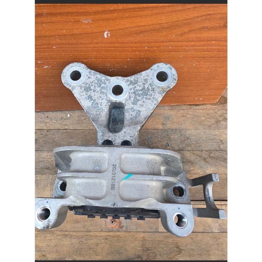 MG ZS 1.0T Motor Takozu Sağ Kulak