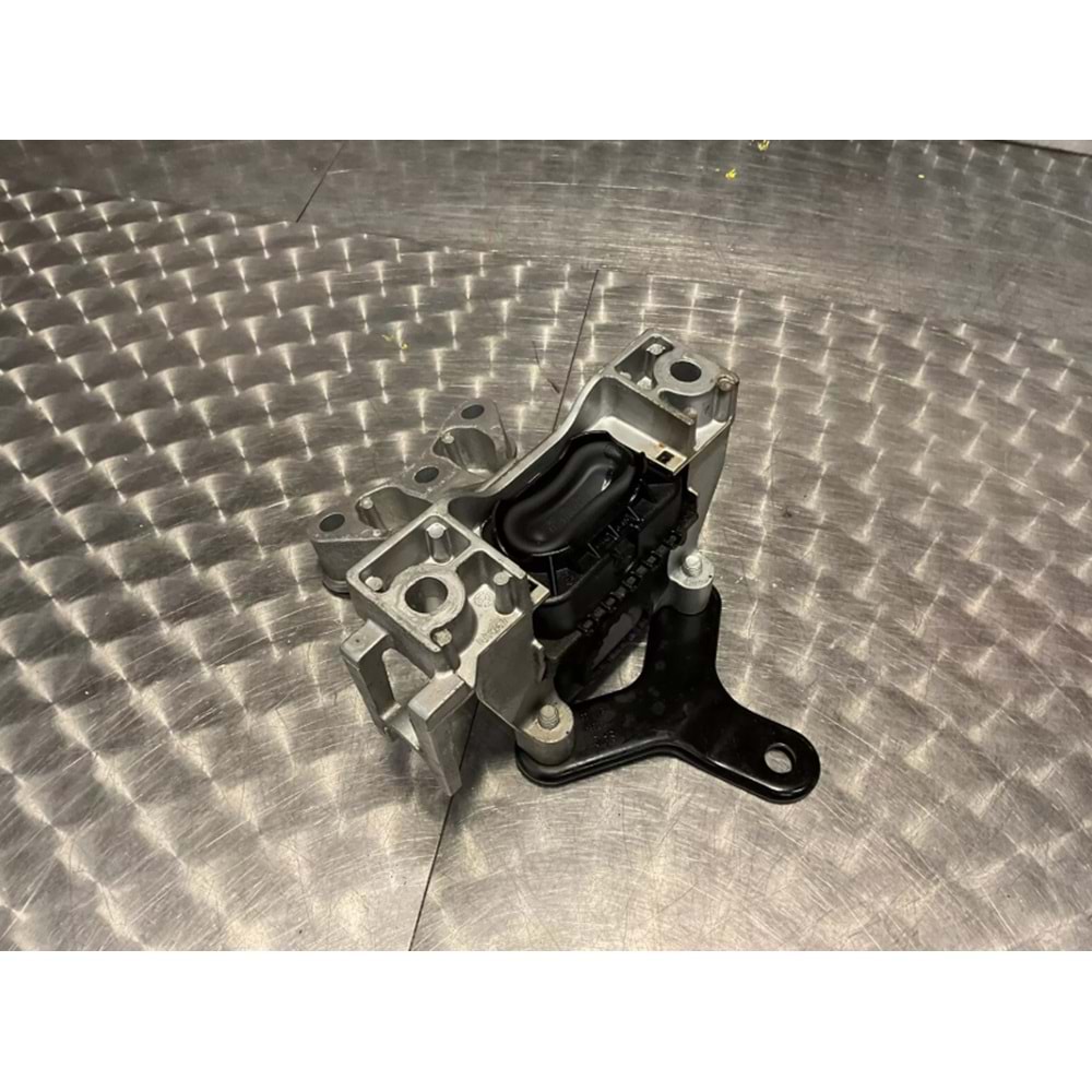 MG ZS 1.0T Motor Takozu Sağ Kulak
