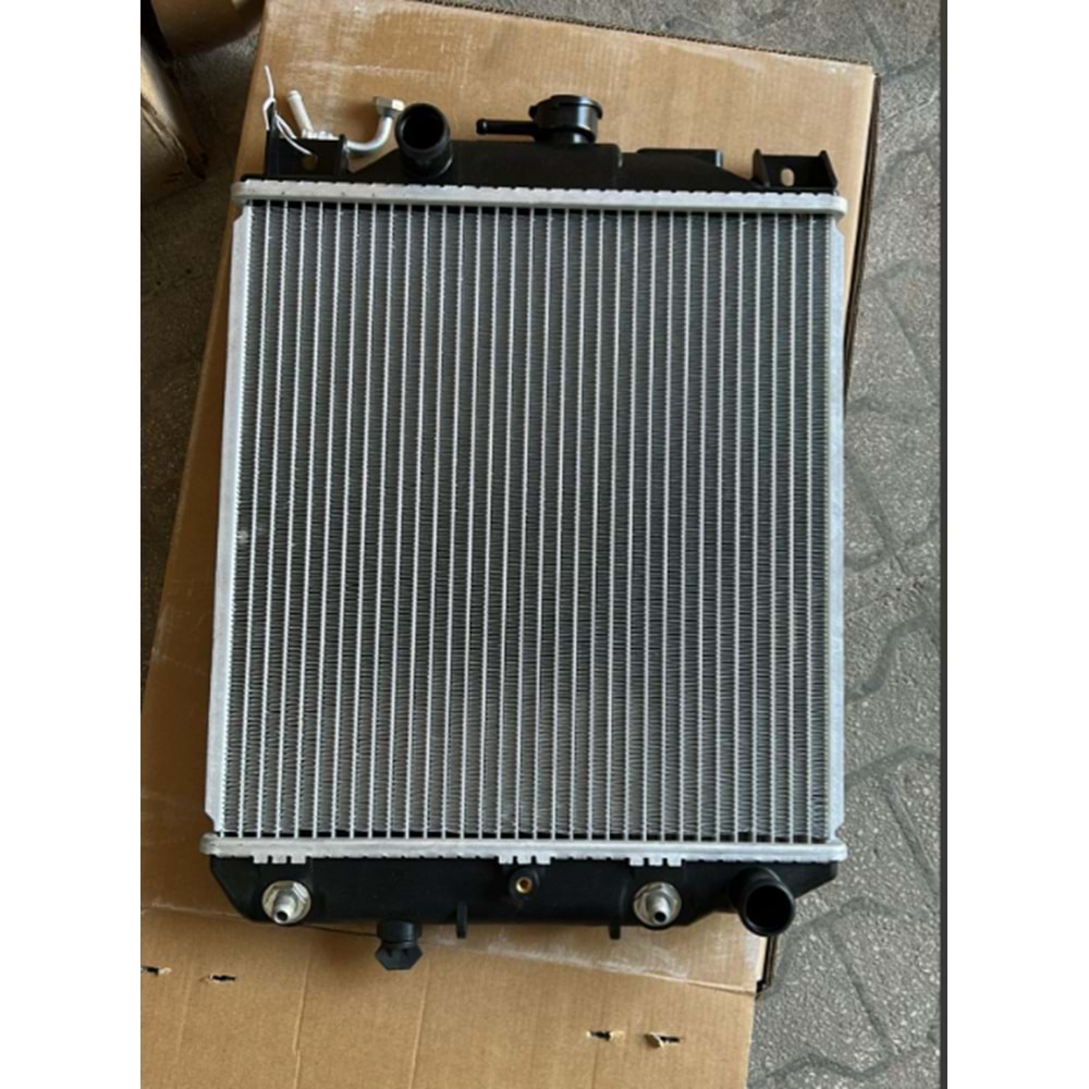 Suzuki Swift 98-03 Macar Otomatik 3bağlantı Su Radyatörü