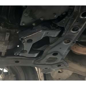 Suzuki Grand Vitara 06-12 ÖN DİFERANSİYEL BAĞLANTI BRAKET KOMPLE