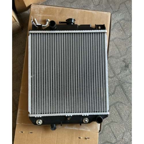Suzuki Swift 98-03 Macar Otomatik 3bağlantı Su Radyatörü